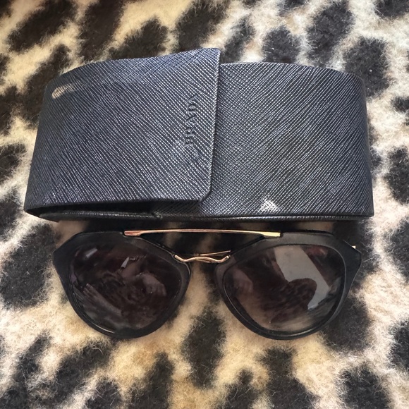 Prada sunglasses - Picture 1 of 3